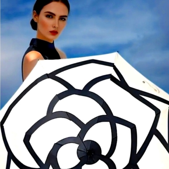 WHITE CAMELLIA FLOWER LUXURY FOLDING UMBRELLA NEW - Picture 7 of 9